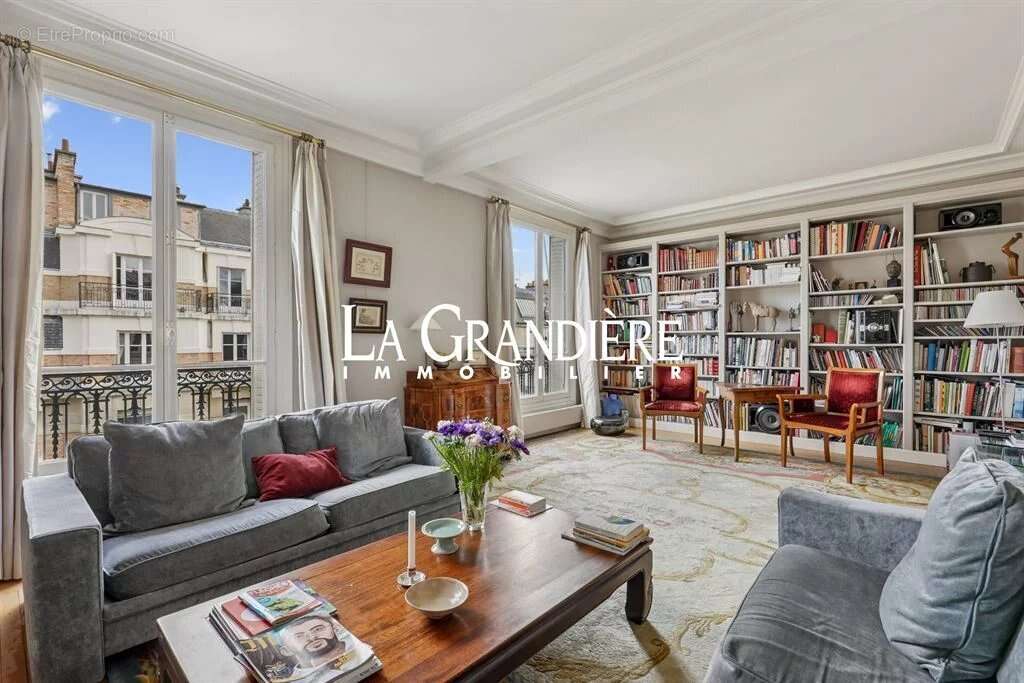 Appartement à PARIS-16E