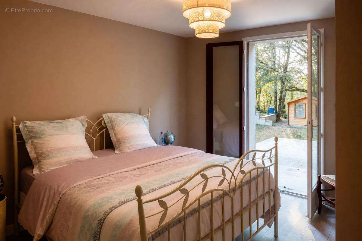Maison de 6 pièces de 155 m² à La Croix-Blanche - photo 6