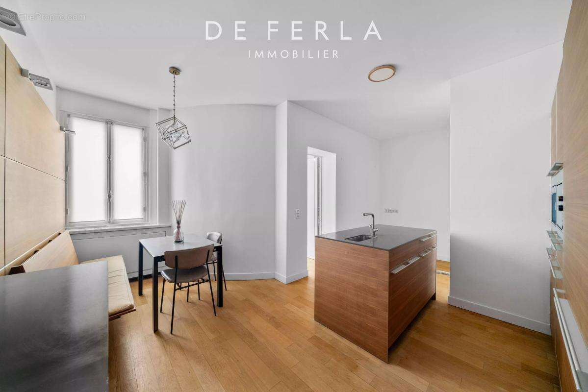 Appartement à PARIS-16E