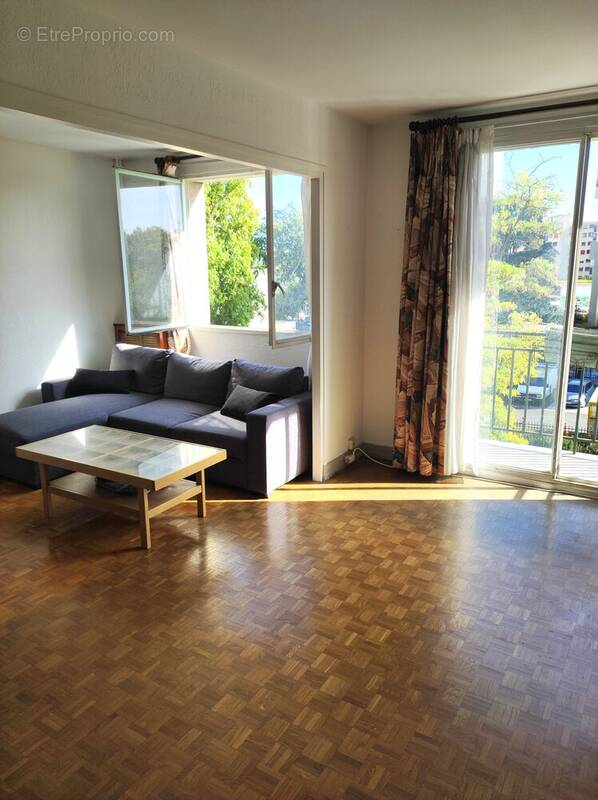 Appartement à VILLETANEUSE