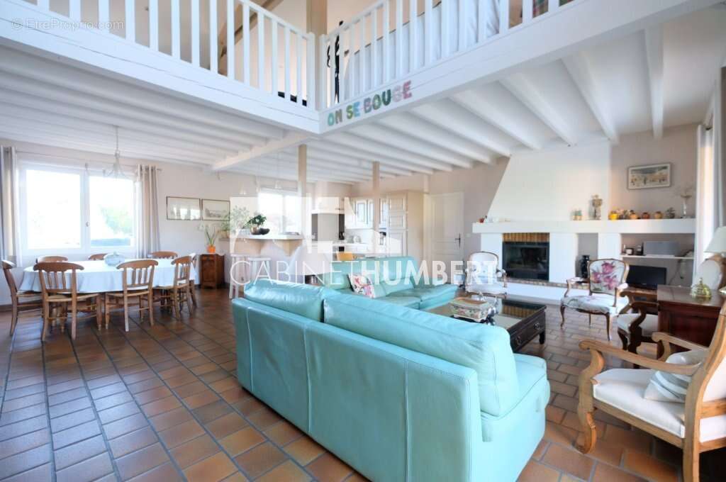 Maison à SAINT-BONNET-LES-OULES