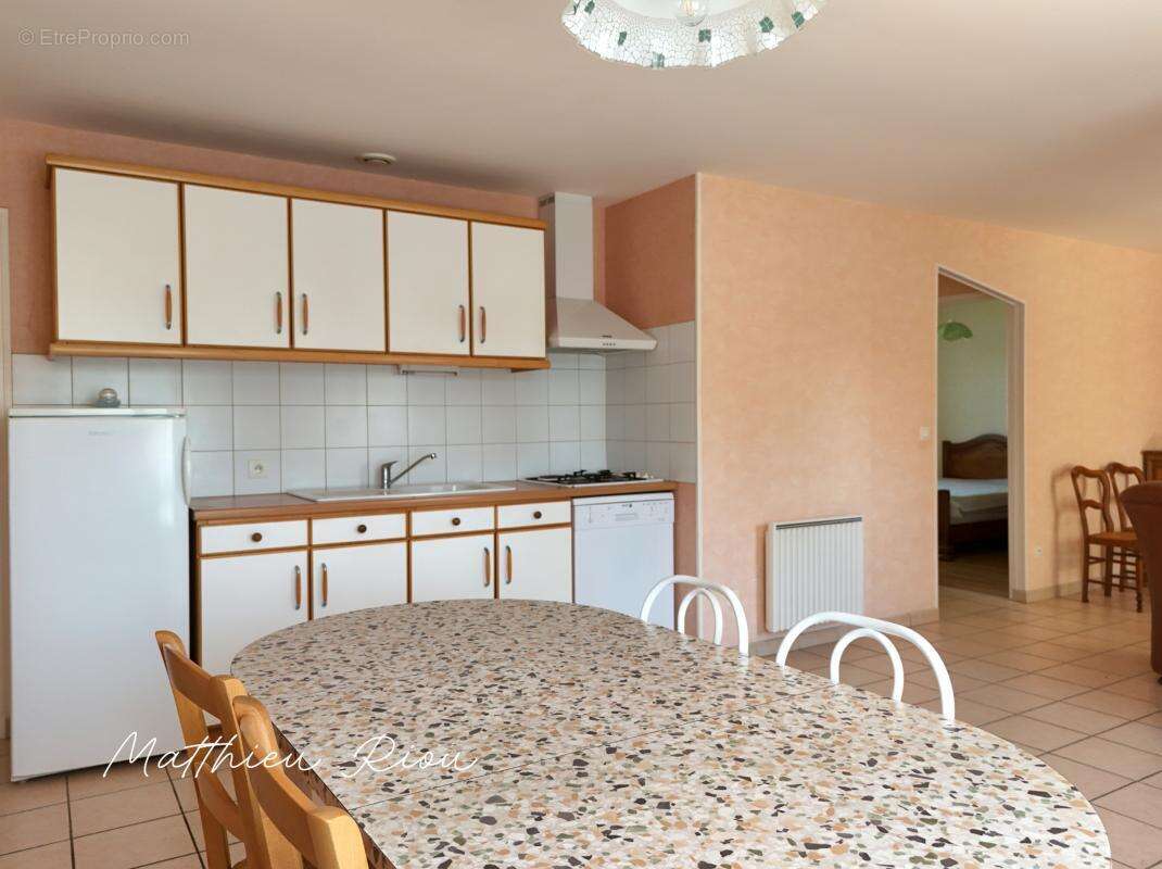 Maison 89 m² à Saint-Agnant-De-Versillat  - photo 2
