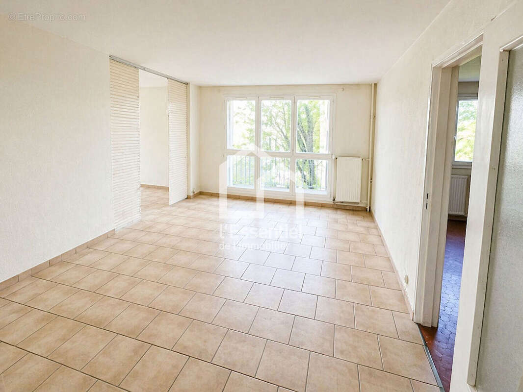 Appartement à VERNEUIL-SUR-SEINE