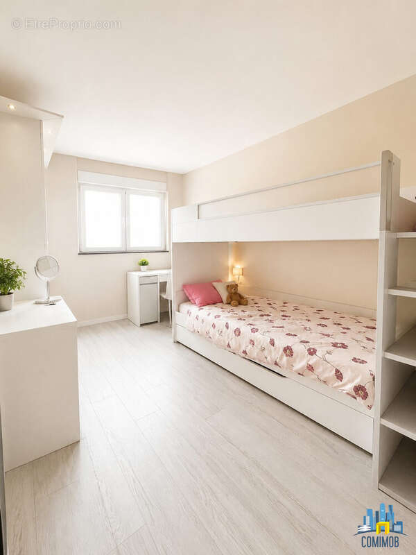 Appartement à COURBEVOIE