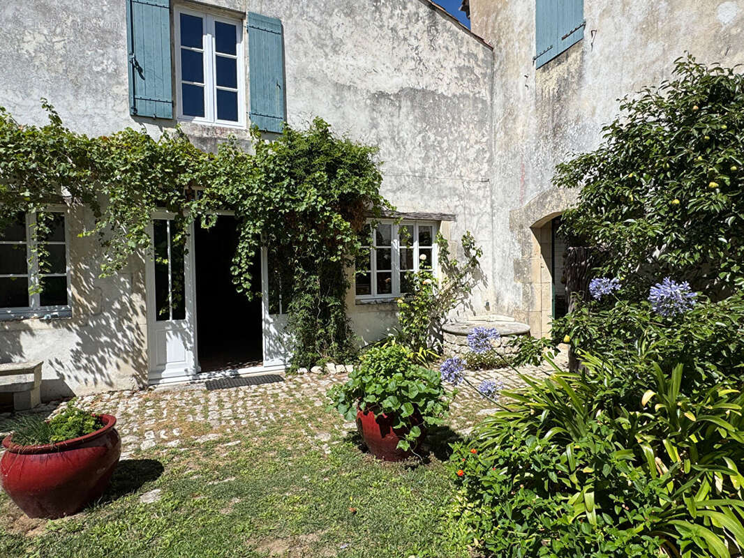 Maison Sainte Marie De Re 8 pièce(s) 222.50 m2 - photo 4