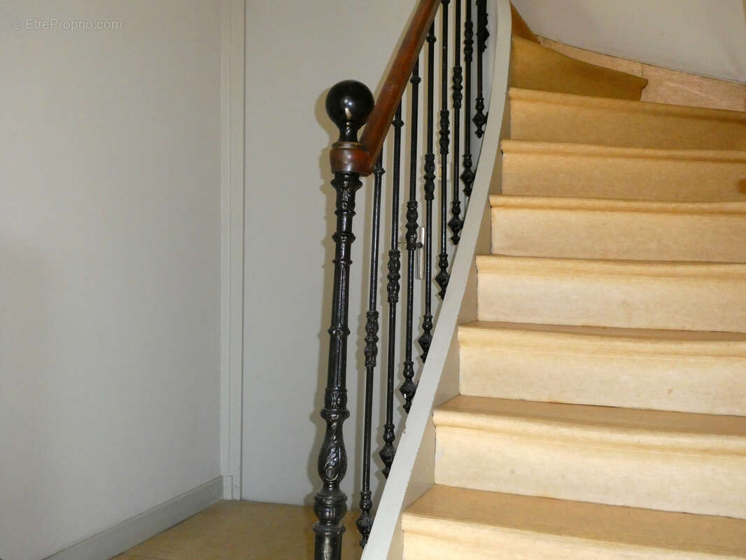 Maison à CHAMBOST-LONGESSAIGNE