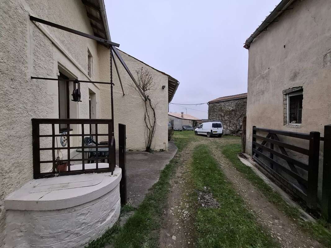 Maison à FONTAINE-CHALENDRAY