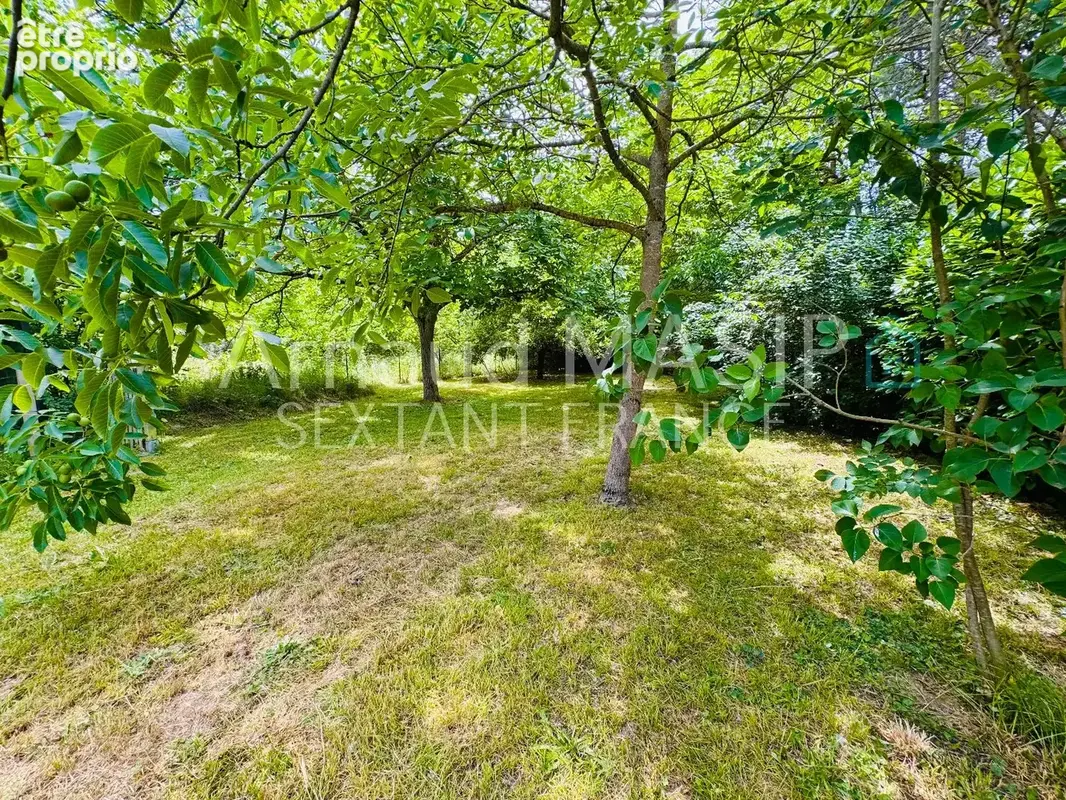Imposant ensemble immobilier, 2 maisons attenantes, 8 chambres, grand jardin, piscine hors sol - photo 4