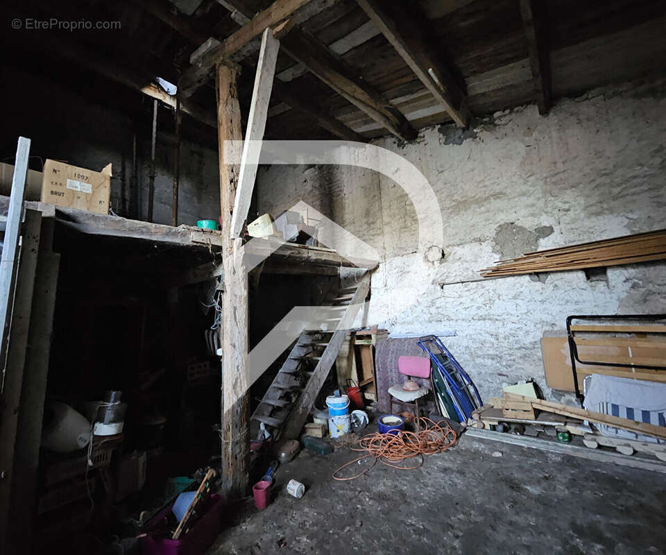 Maison à CHAILLEVETTE