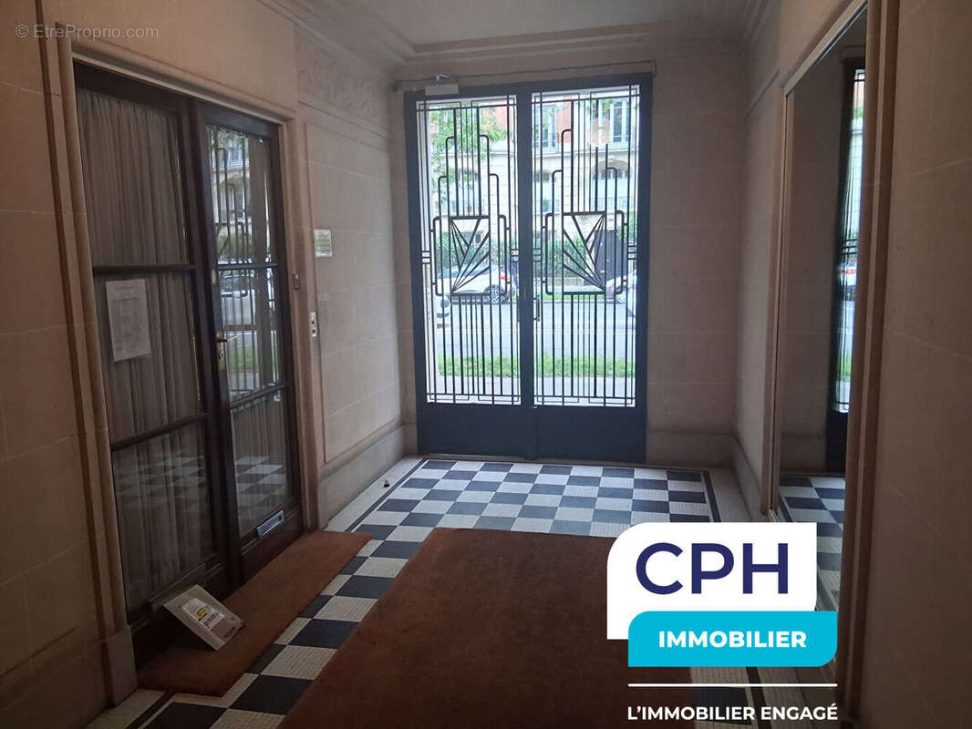 Appartement à PARIS-16E