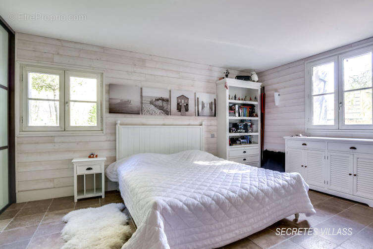 Maison à FARGUES-SAINT-HILAIRE