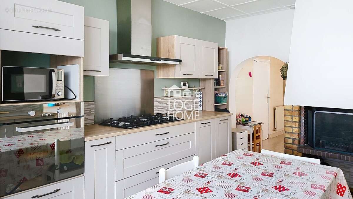 Cuisine équipée - Maison à MONTIGNY-EN-GOHELLE