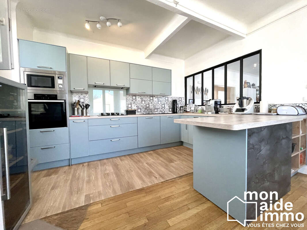 Maison 185 m² à Lanouaille  - photo 2