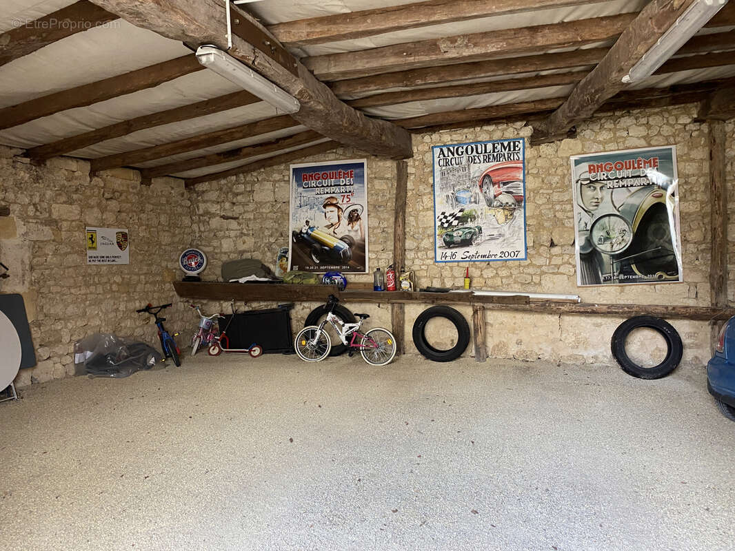 Maison à ROULLET-SAINT-ESTEPHE