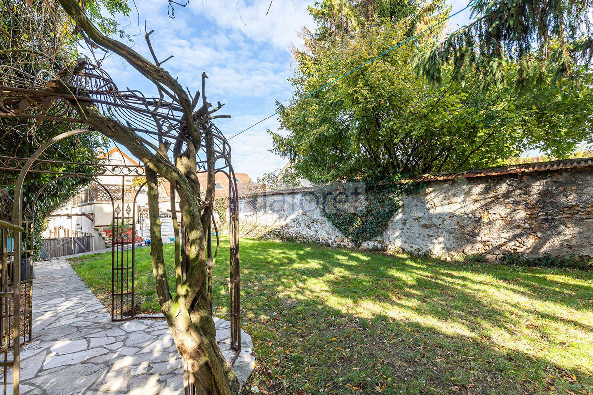 Maison à SAULX-LES-CHARTREUX
