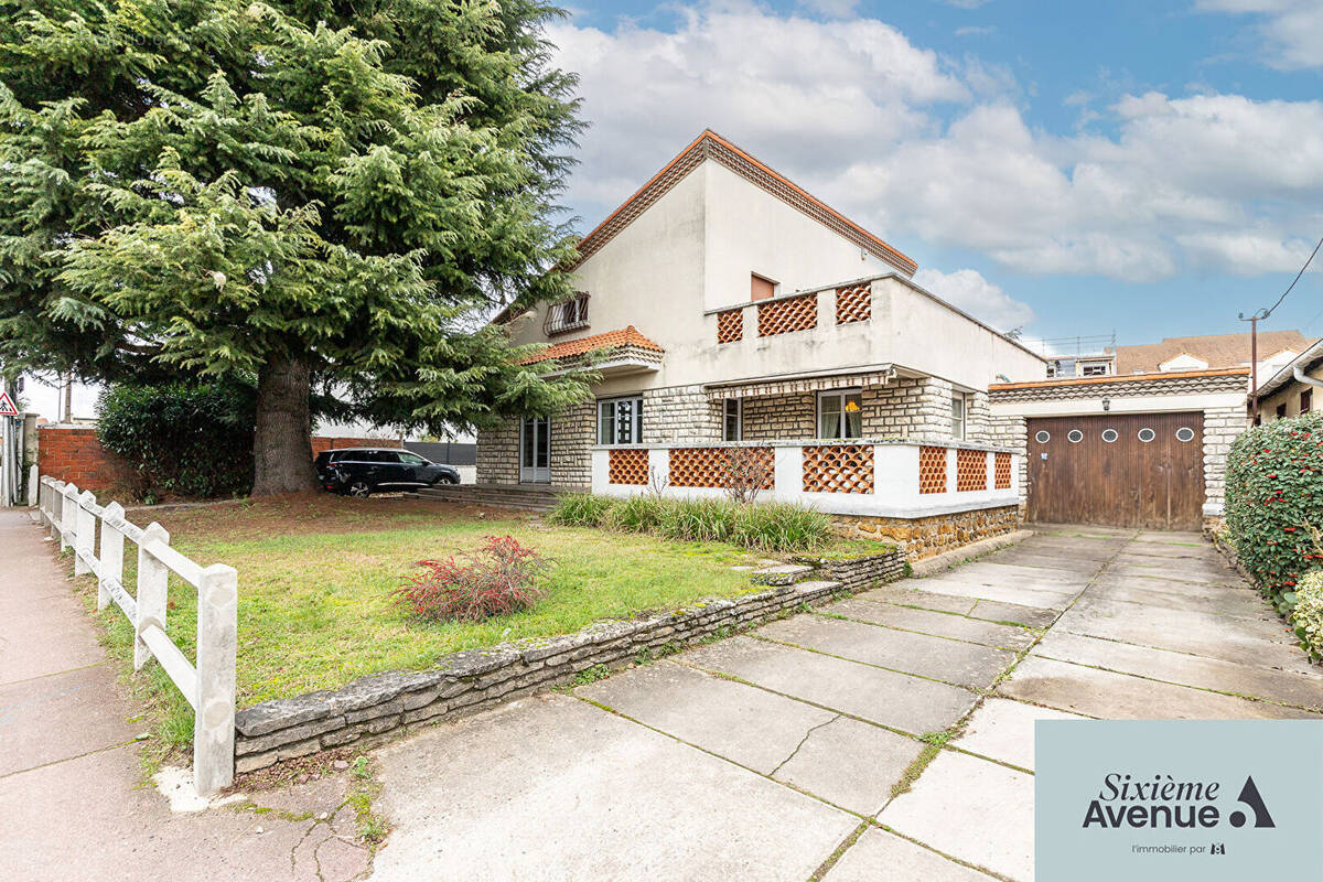Maison à SAVIGNY-SUR-ORGE