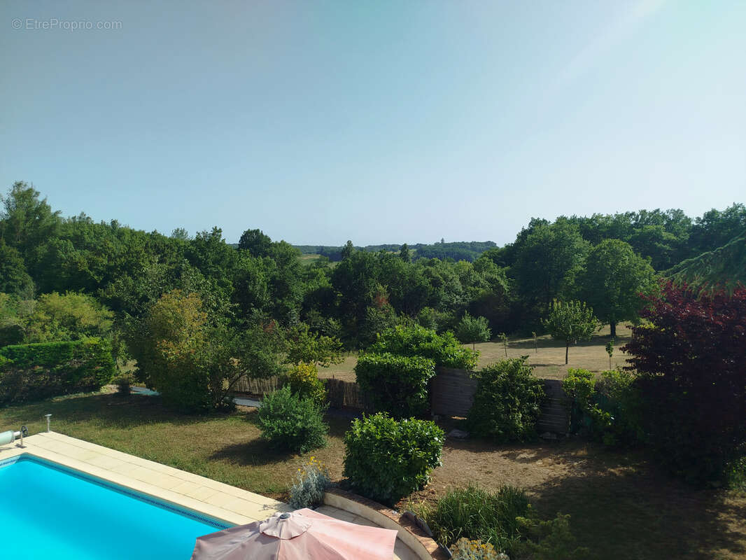 Belle maison familiale de 159 m2 avec piscine sur une parcelle arborée de 2 363 m2 - photo 19