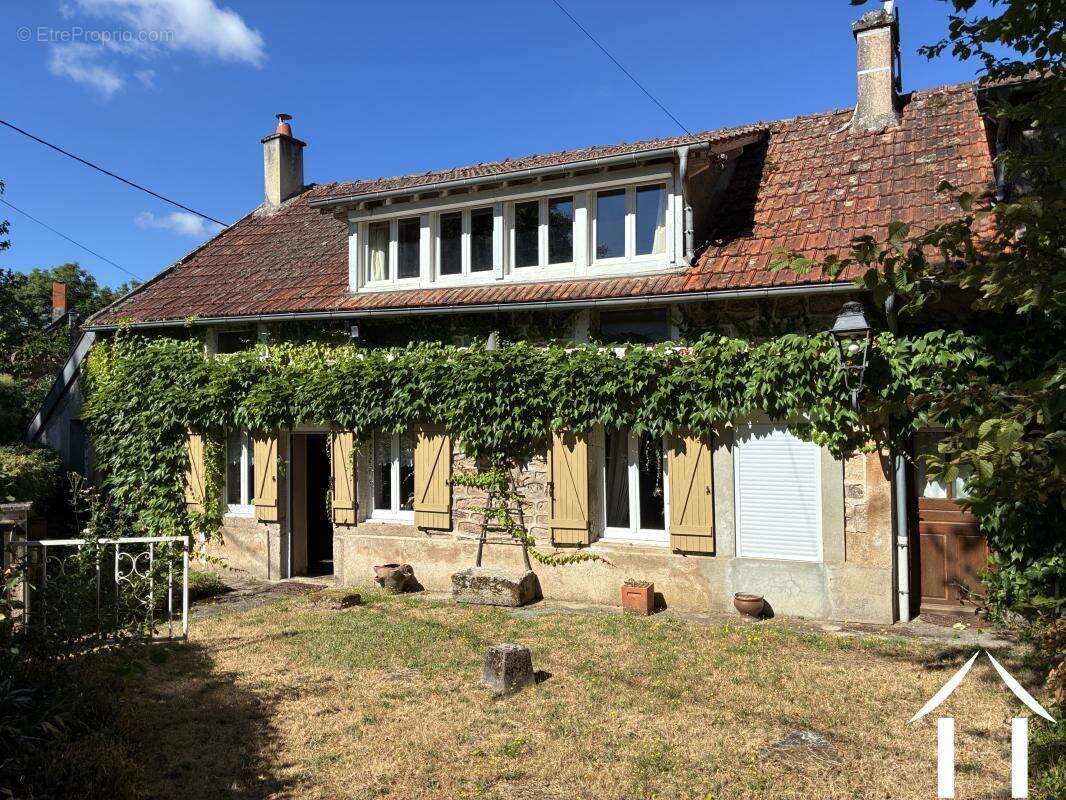 Maison à SAINT-LEGER-VAUBAN