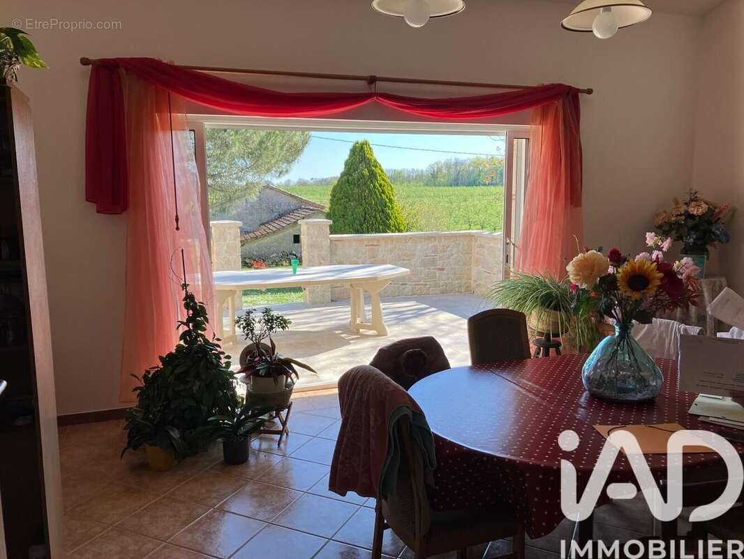 Maison 214 m² à Sainte-Colombe-De-Villeneuve  - photo 7
