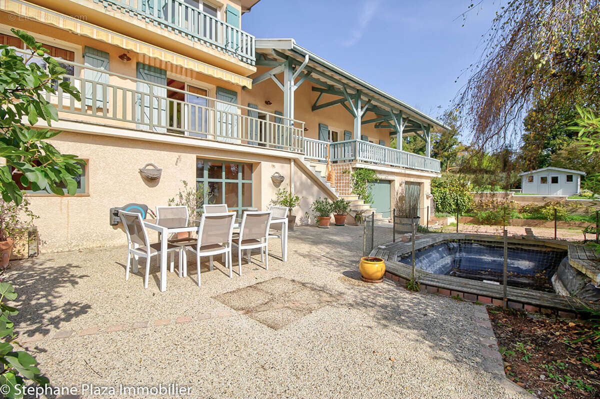 Maison à VILLIEU-LOYES-MOLLON