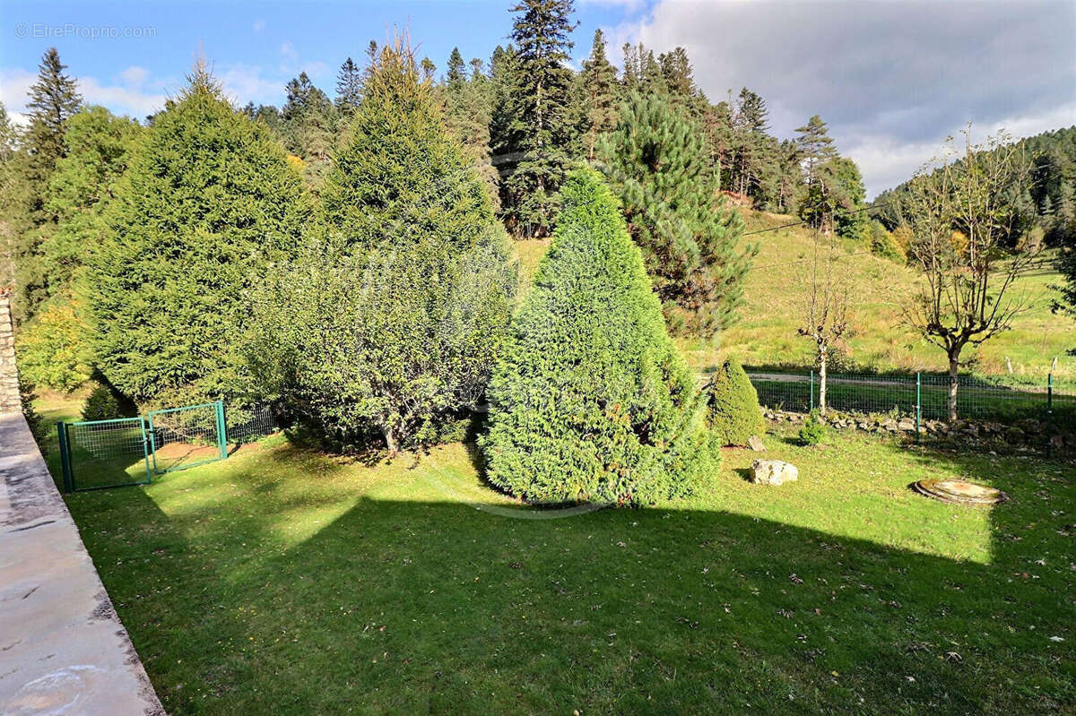 Maison à MONTREGARD