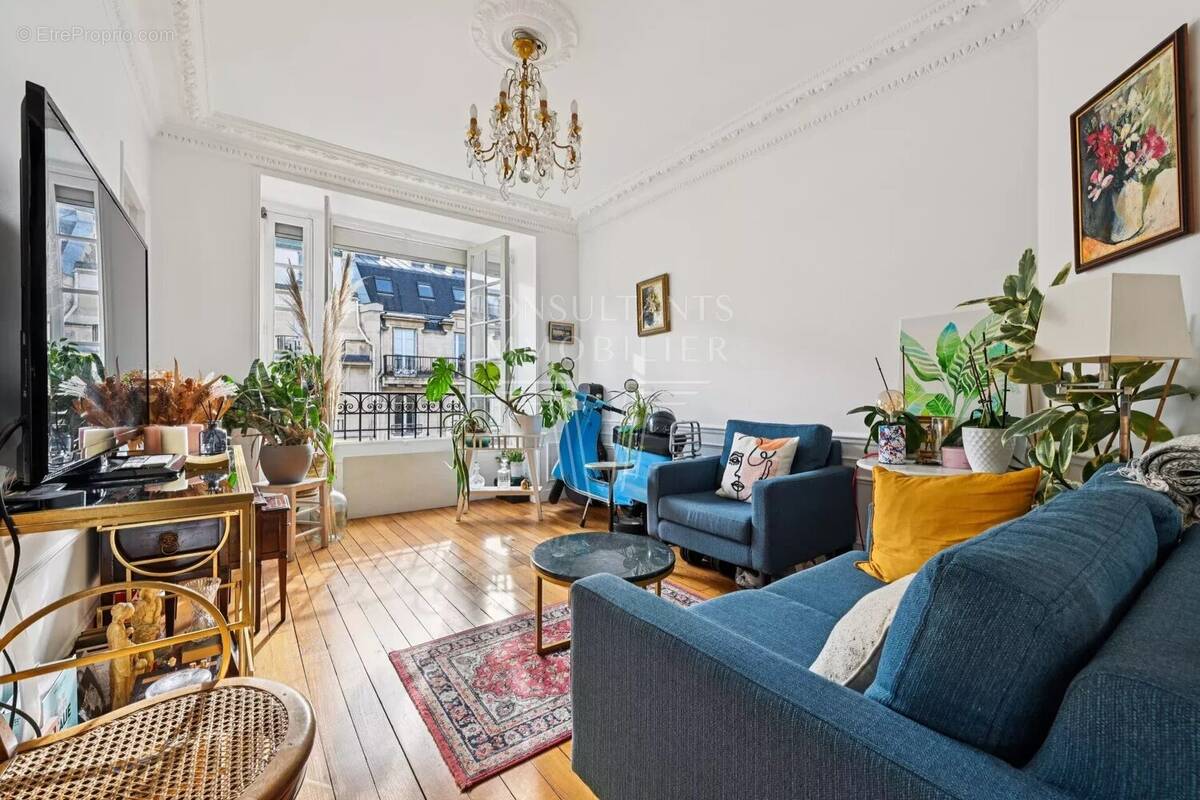 Appartement à PARIS-16E