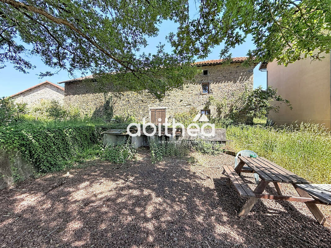 Maison à CHAMPAGNAC-LA-RIVIERE