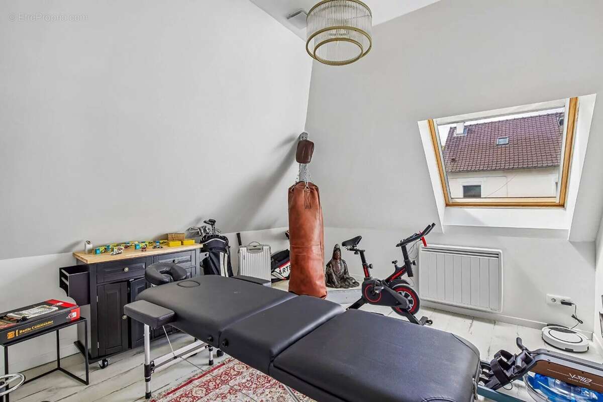 LE PECQ, maison de 215 M2 au sol sur 347 M2 de terrain - photo 12