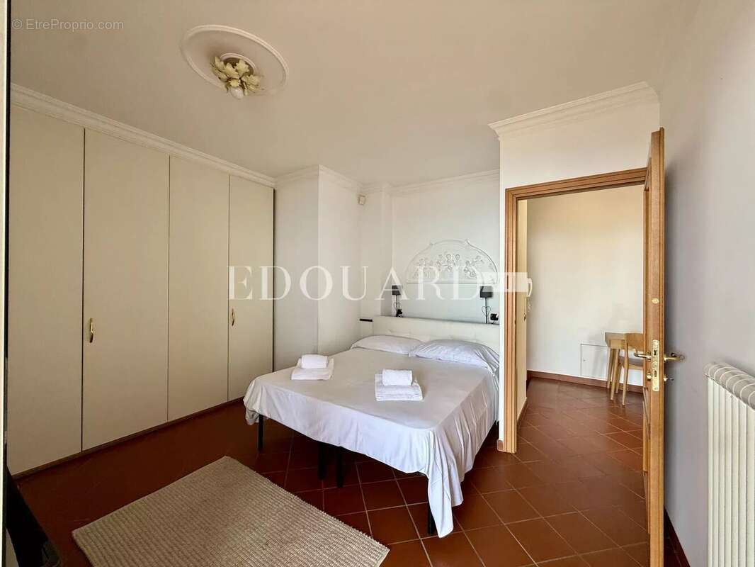 Dans un domaine privé et sécurisé, à vendre villa de prestige avec vue panoramique sur la Principauté de Monaco - photo 16