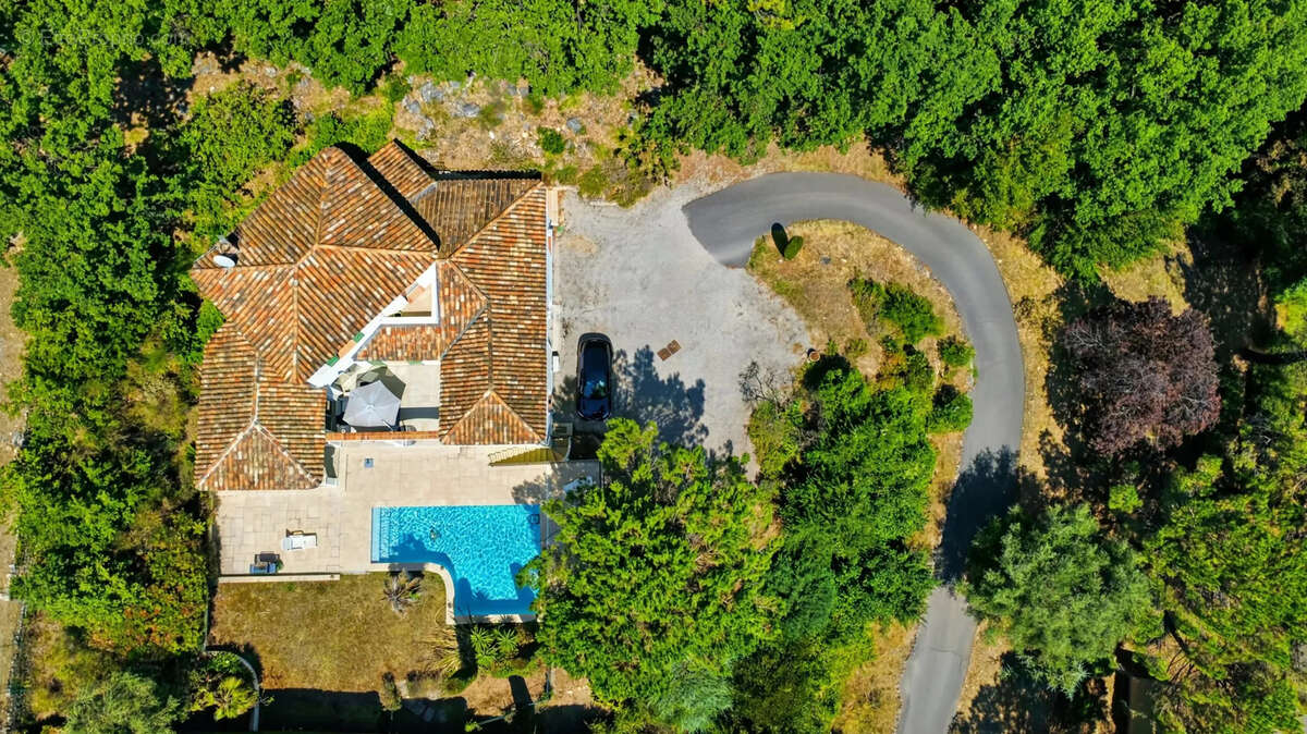 Maison 155 m² à Roquefort-Les-Pins  - photo 3
