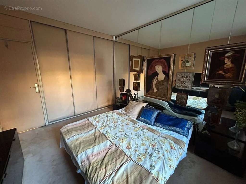 Appartement à NEUILLY-SUR-SEINE