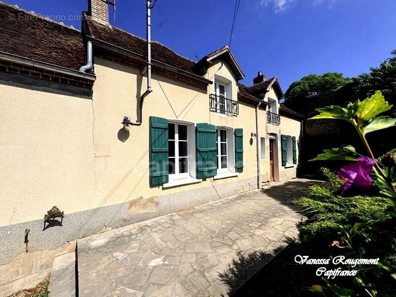 Maison familiale de 140 m² avec jardin arboré et dépendance – Poilly-sur-Tholon - photo 10