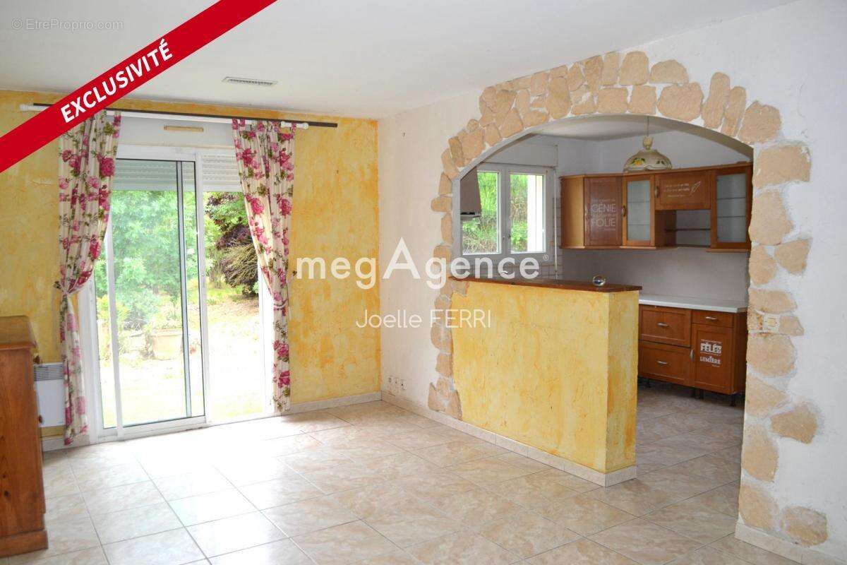 Maison à VILLEMOUSTAUSSOU