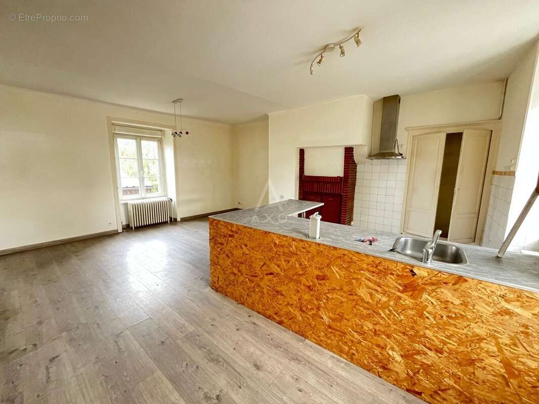 Maison à LOUVIGNE-DU-DESERT