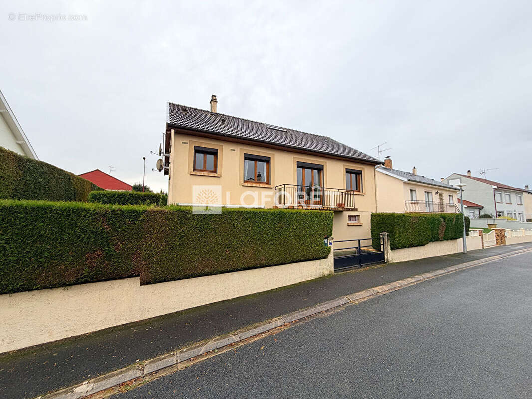 Maison à SAINTE-MENEHOULD