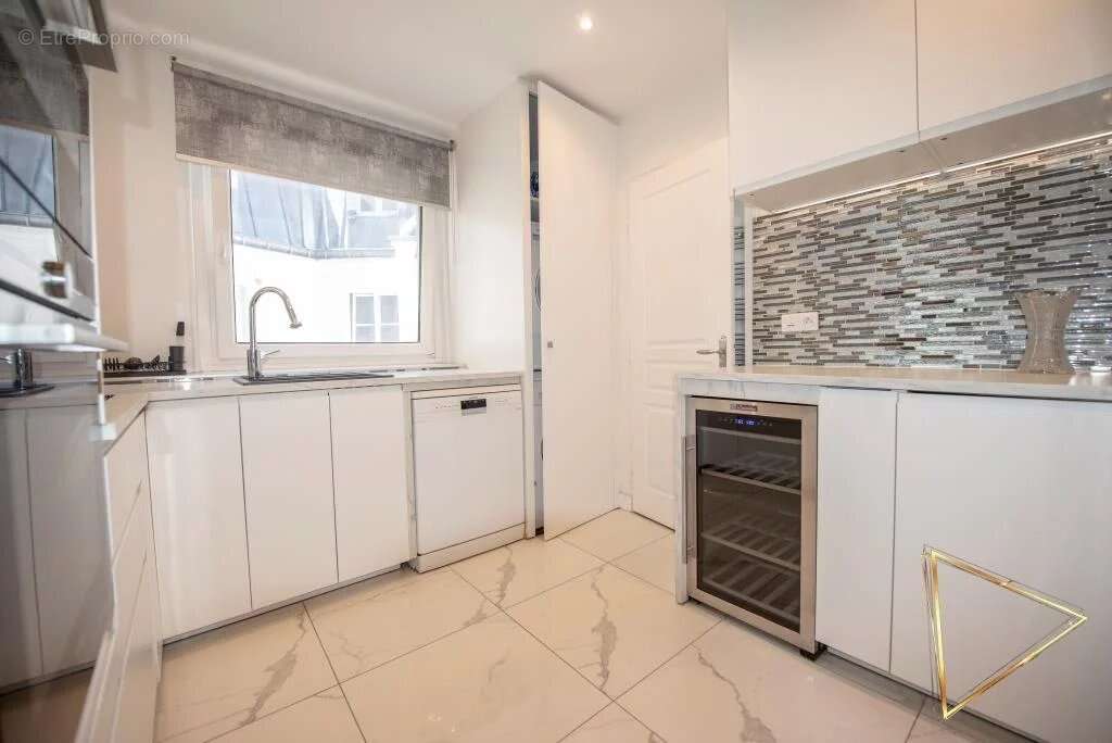 Appartement à PARIS-1E