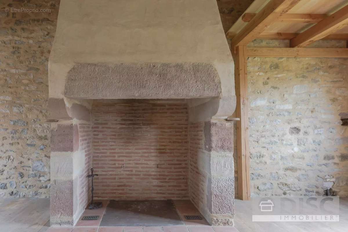 Maison à SAINT-MICHEL-DE-VAX