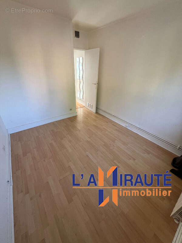 Le mesnil le roi - photo 3