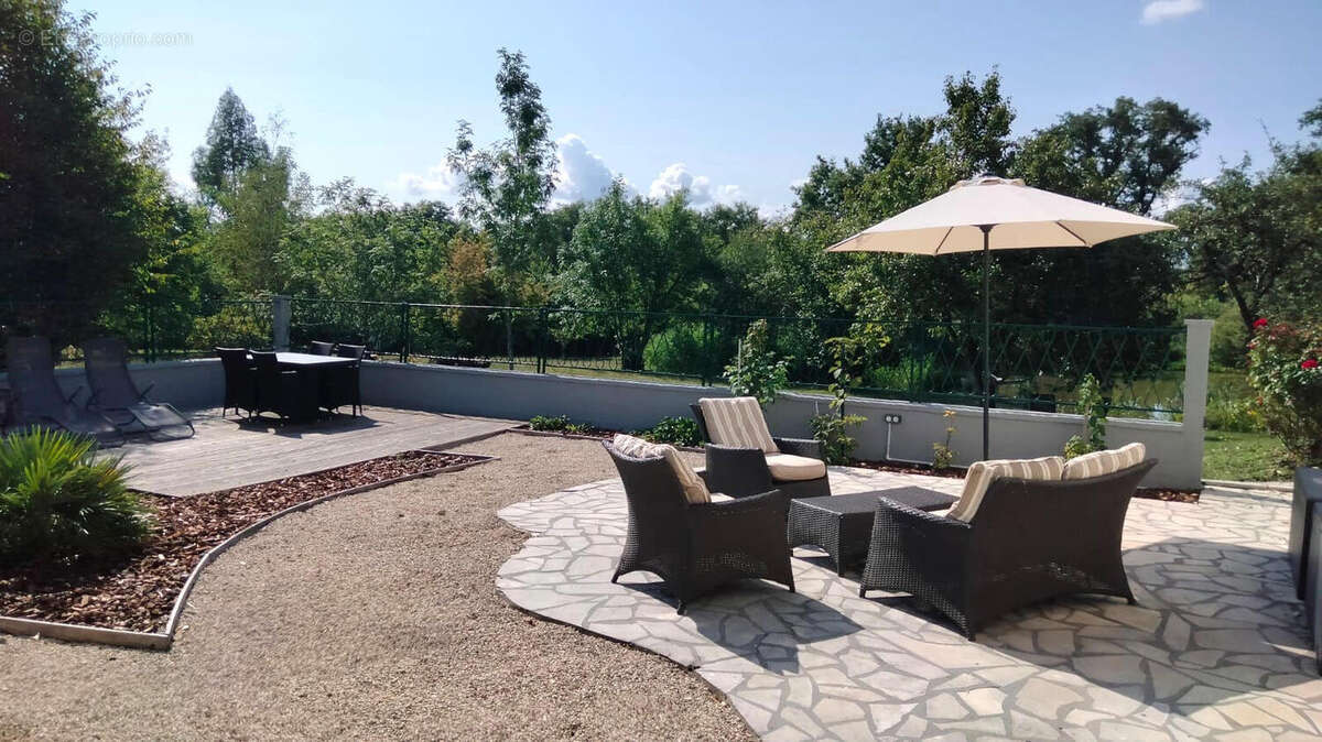 TERRASSE - Maison à PRESSAC