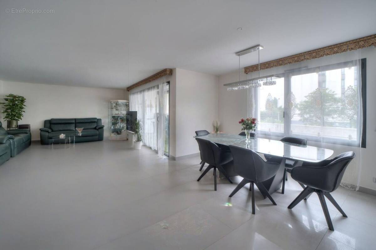 Photo 1 - Appartement à SAINT-GENIS-POUILLY