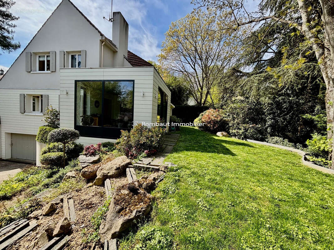 Maison à LA CELLE-SAINT-CLOUD