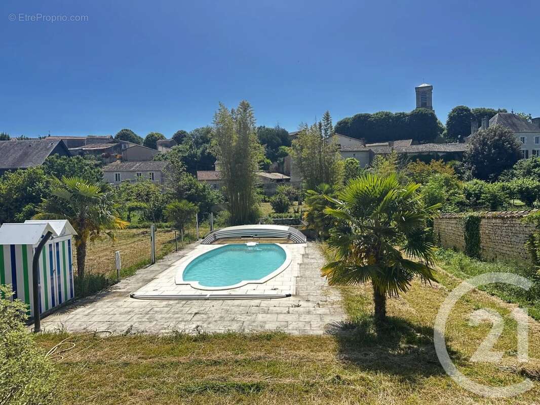 Maison à CHEF-BOUTONNE