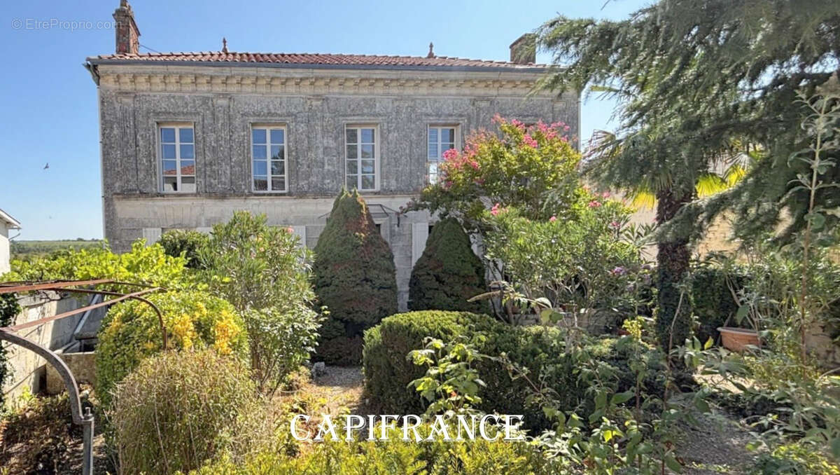 Maison à PORT-D'ENVAUX