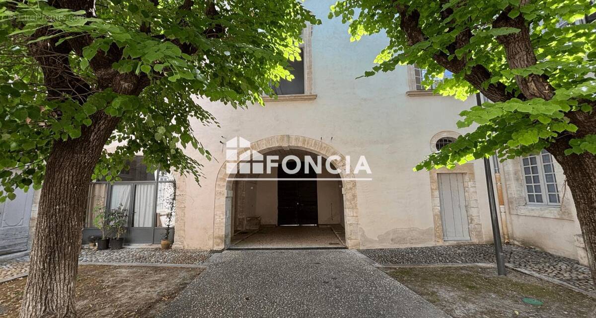 Appartement à VILLENEUVE-LES-AVIGNON