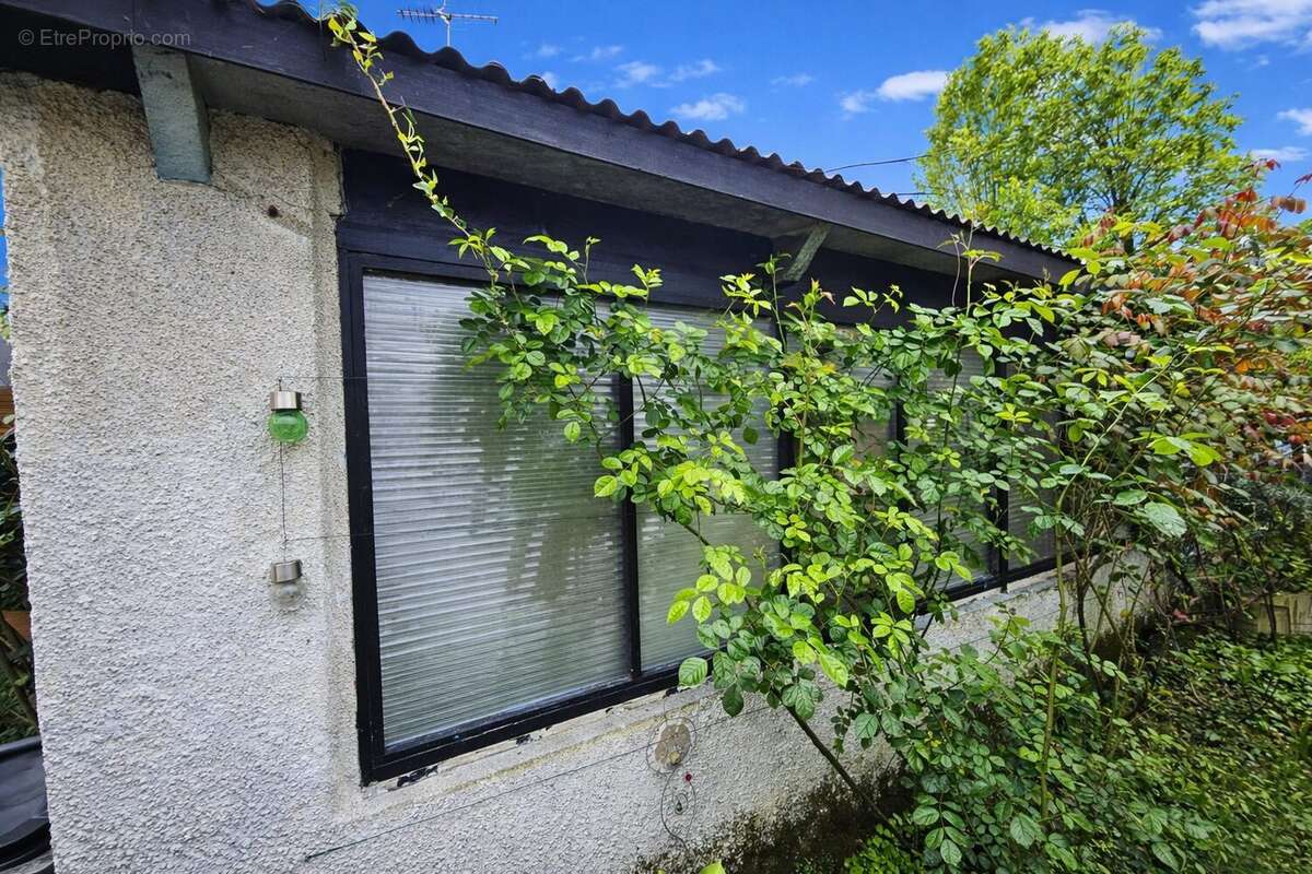 garage avec porte motorisée - Maison à MAISONS-ALFORT