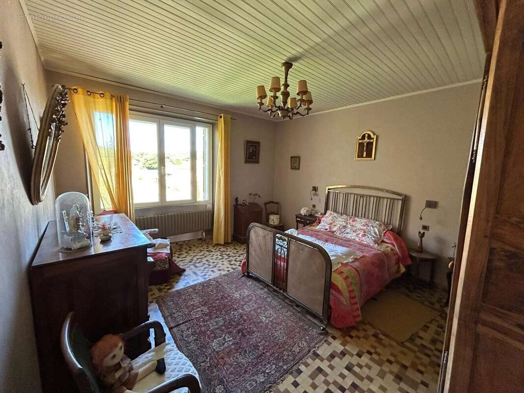 Maison à SAINT-VICTOR-LA-COSTE