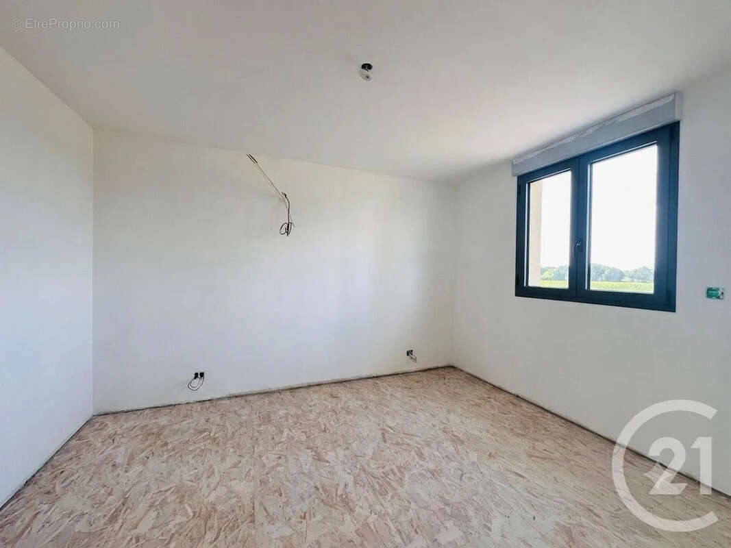 Maison 134 m² à Salignac  - photo 7