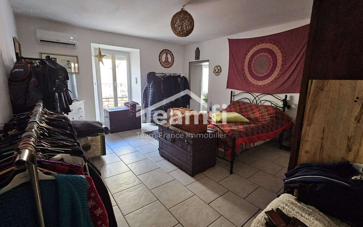 Chambre 1 appartement 1er étage - Appartement à BESSEGES