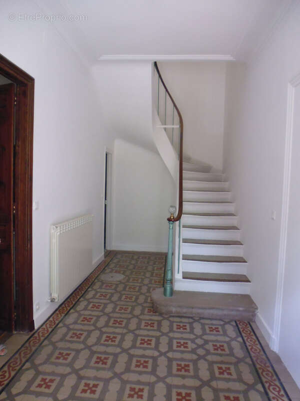 Appartement à SOLLIES-PONT