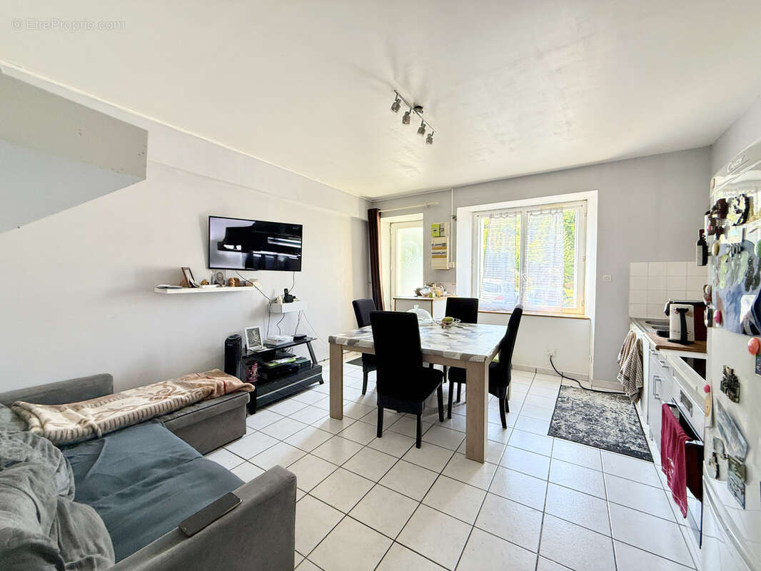 Immeuble comprenant trois logements. - photo 10